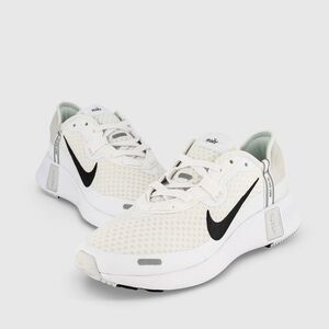 Nike White and Black men’s Shoes

Mens Reposto